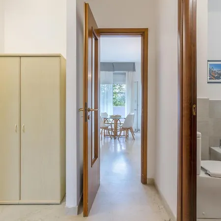 Appartement Guesthost - A 5 Min Dalla Stazione X5 *