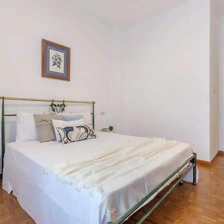A 5 Min Dalla Stazione X5 Apartament