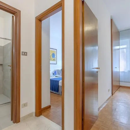 Guesthost - A 5 Min Dalla Stazione X5 *