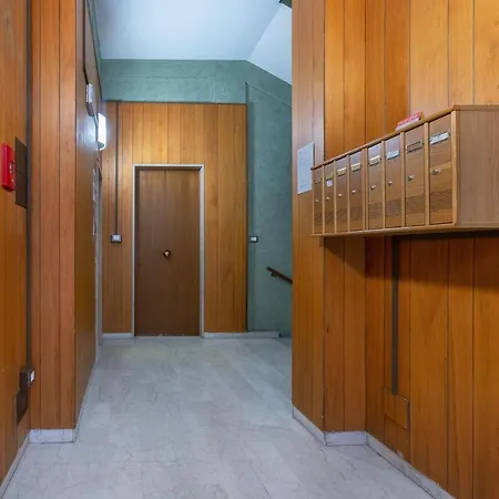 דירה Guesthost - A 5 Min Dalla Stazione X5 *