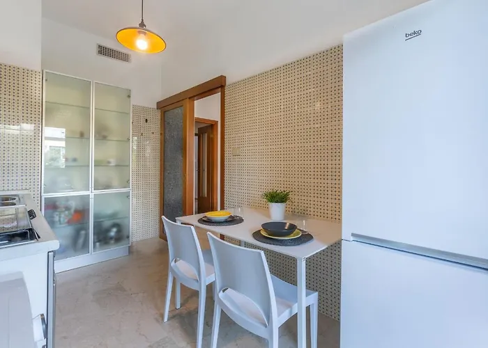 Guesthost - A 5 Min Dalla Stazione X5 * Ferrara