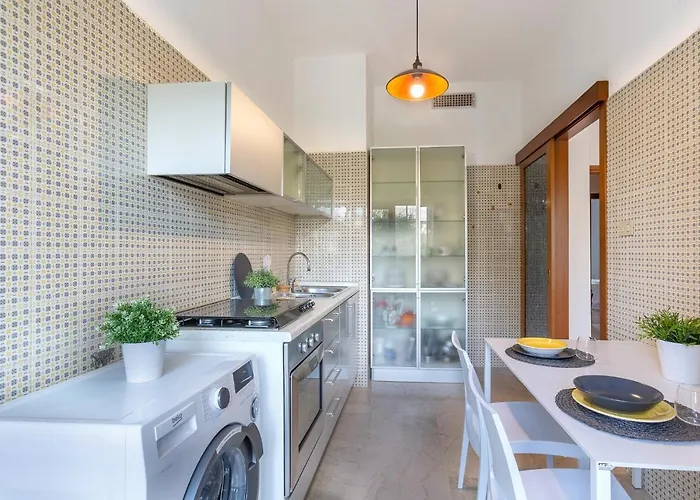 Guesthost - A 5 Min Dalla Stazione X5